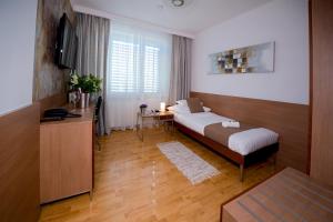 Hotel Bartoš客房内的一张或多张床位