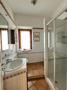Ένα μπάνιο στο VelaLatina Residence B&B Soverato - Camera Maestrale & Camera Tramontana +36 φωτογραφίες