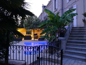 Swimmingpoolen hos eller tæt på Appartement avec piscine privée