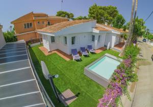 an image of a villa with a swimming pool at Villa Calma in Can Picafort