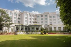 Ein Garten an der Unterkunft Taj Deccan