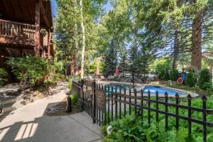 a fence around a swimming pool in a yard at Aspen Hideaway by AvantStay Walk to Aspen Near Slopes Pool Hot Tub Access in Aspen