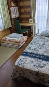 Ένα ή περισσότερα κρεβάτια σε δωμάτιο στο いちごハウス +1 φωτογραφίες