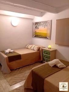 a hotel room with two beds and a window at Casa La Abuela 1982 in La Iruela
