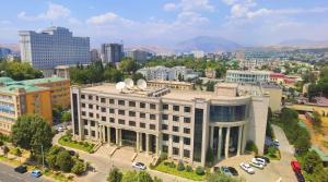 杜尚别Kohi Afsaron的城市建筑的鸟瞰图