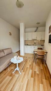 Nhà bếp/bếp nhỏ tại One-Bedroom Apartment, 10min from the City Center