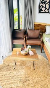 a living room with a coffee table and a couch at 308MSNK Maison Luxe Studio l Balcony & Kitchen in Can Tho