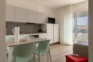 a kitchen and living room with a table and chairs at Palladio13 in San Benedetto del Tronto