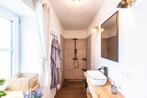 O baie la Ferienbahnhof Fichtental Bahnhofs-Lodge +10 fotografii