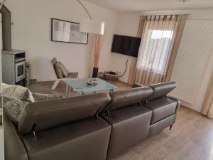 TV a/nebo společenská místnost v ubytování Haus Sandra