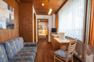 Posezení v ubytování Kinderhotel Sailer