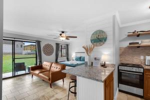 Χώρος καθιστικού στο Pirates Cove Inlet Unit H (0/1)