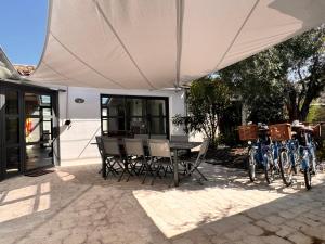 Patio nebo venkovní prostory v ubytování RIVAGE Maison spacieuse avec piscine et spa