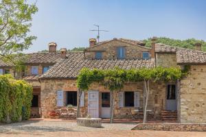 an old stone house with a white door at Tregole in Castellina in Chianti
