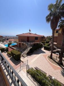 Bazén v ubytování Heleni Apartment nebo v jeho okolí