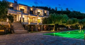 Bazén v ubytování Ipsario Garden Hotel nebo v jeho okolí