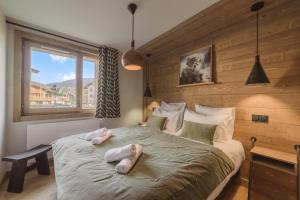 a bedroom with a bed with two towels on it at TERRESENS - L'Eclat des Veriaz - Megève - Praz-sur-Arly - New in Megève +164 photos