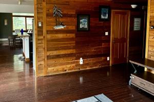 Foto de la galería de Gstaad House en Girdwood 13 fotos más