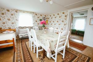 Postel nebo postele na pokoji v ubytování Kalamehe Farmstay