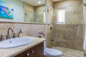 a bathroom with a sink and a shower and a toilet at Acqua 801 in Jacó +8 photos