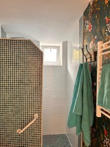 Ένα μπάνιο στο The Garden Apartment