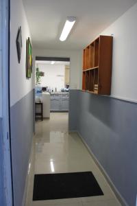 an empty room with a counter and a kitchen at Hostal TO3 in Ciudad Madero
