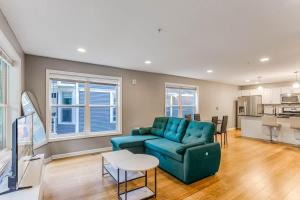 Fotografie z fotogalerie ubytování Modern 3 Bed 3 Bath Condo in Uptown v destinaci Minneapolis