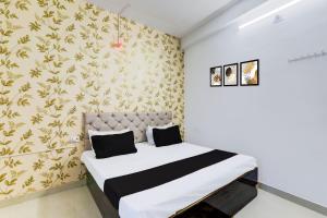 Gallery image of SPOT ON THE RUSTIC INN GUEST HOUSE in Varanasi +21 photos