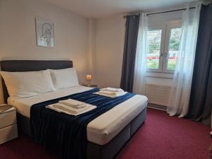 Ένα ή περισσότερα κρεβάτια σε δωμάτιο στο Hotel Garni