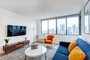 a living room with a blue couch and a table at LaCité Cozy Apartment Close to Central Montreal in Montréal