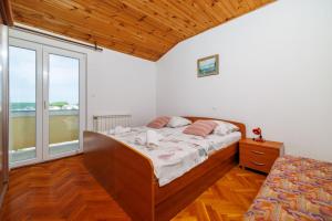 En eller flere senge i et værelse på Apartments Ljubica