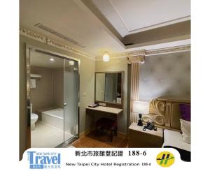 永和探索汽车旅馆-永和分馆的一间带床和浴室的酒店房间 更多20张照片