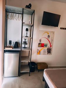 TV a/nebo společenská místnost v ubytování HOLLYWOOD Skiathos + 106 fotografií