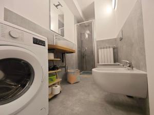 a bathroom with a washing machine and a sink at Trilo Orologio in Clusone