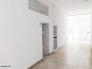 an empty room with white walls and a hallway with doors at Apartamento ciudad amurallada Cartagena - 3 in Cartagena de Indias