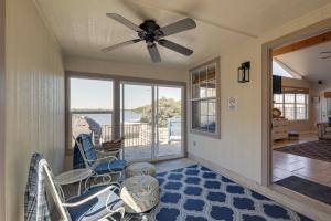 Φωτογραφία από το άλμπουμ του Waterfront Home on Private Lake Granbury Cove σε Granbury