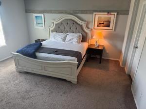 a bedroom with a bed and a table with a lamp at SLCa in Austin