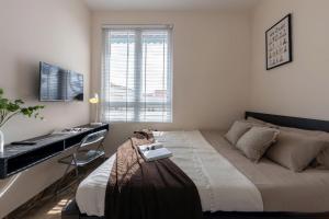 TV a/nebo společenská místnost v ubytování LOMO house + 5 fotografií