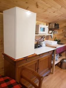 Nhà bếp/bếp nhỏ tại Le refuge aux coquelicots