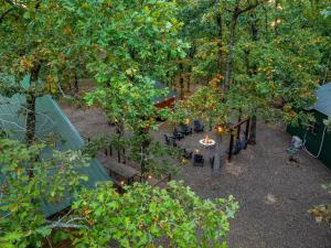Κήπος έξω από το Sleeps 16, Hot Tub, Game Room, Pets, Firepit, Secluded, 2 acres