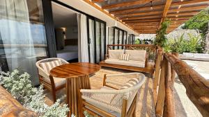Marazao Beach Hotel & Spa的阳台或露台
