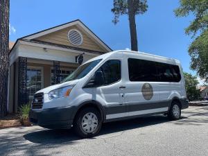 a white van parked in front of a building at Merry Acres Inn in Albany +19 photos