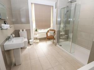 Ένα μπάνιο στο Hampton House +68 φωτογραφίες