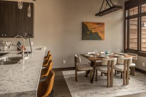 Galería fotográfica de Alpenglow Condo 26D en Big Sky 25 fotos más