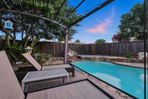 Πισίνα στο ή κοντά στο Amazing 4BR 2Bath Home w Hot Tub Pool & Game Room