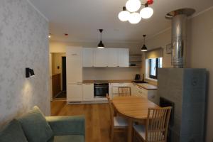 Η κουζίνα ή μικρή κουζίνα στο Aatrium Kinnisvara Sulbi village Private Nature