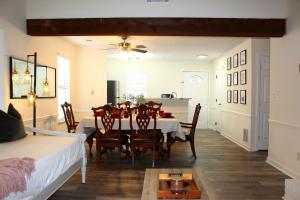 a dining room and kitchen with a table and chairs at Townhome - El Fuerte in Riverdale