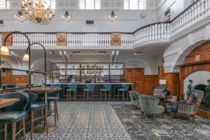 贝斯特韦斯特奇尔沃斯庄园酒店餐厅或其他用餐的地方