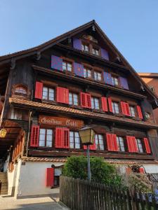 Das Gebäude in dem sich das Gasthaus befindet
