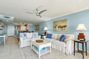 O zonă de relaxare la Amelia Surf and Racquet Club Condo - Ocean Front - 6th Floor - Pools - Tennis Courts - Sleeps 6